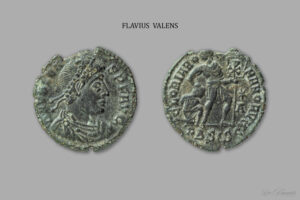 Römische Bernsteinstraße BurgenlandFundstück: Flavius Valens, Reg. 364-378 n.Chr., Avers: DN VALENS PF AVG, Revers: GLORIA ROMANORVM, Kaiser hält Standarte mit Christogramm und zieht Gefangenen nach sich